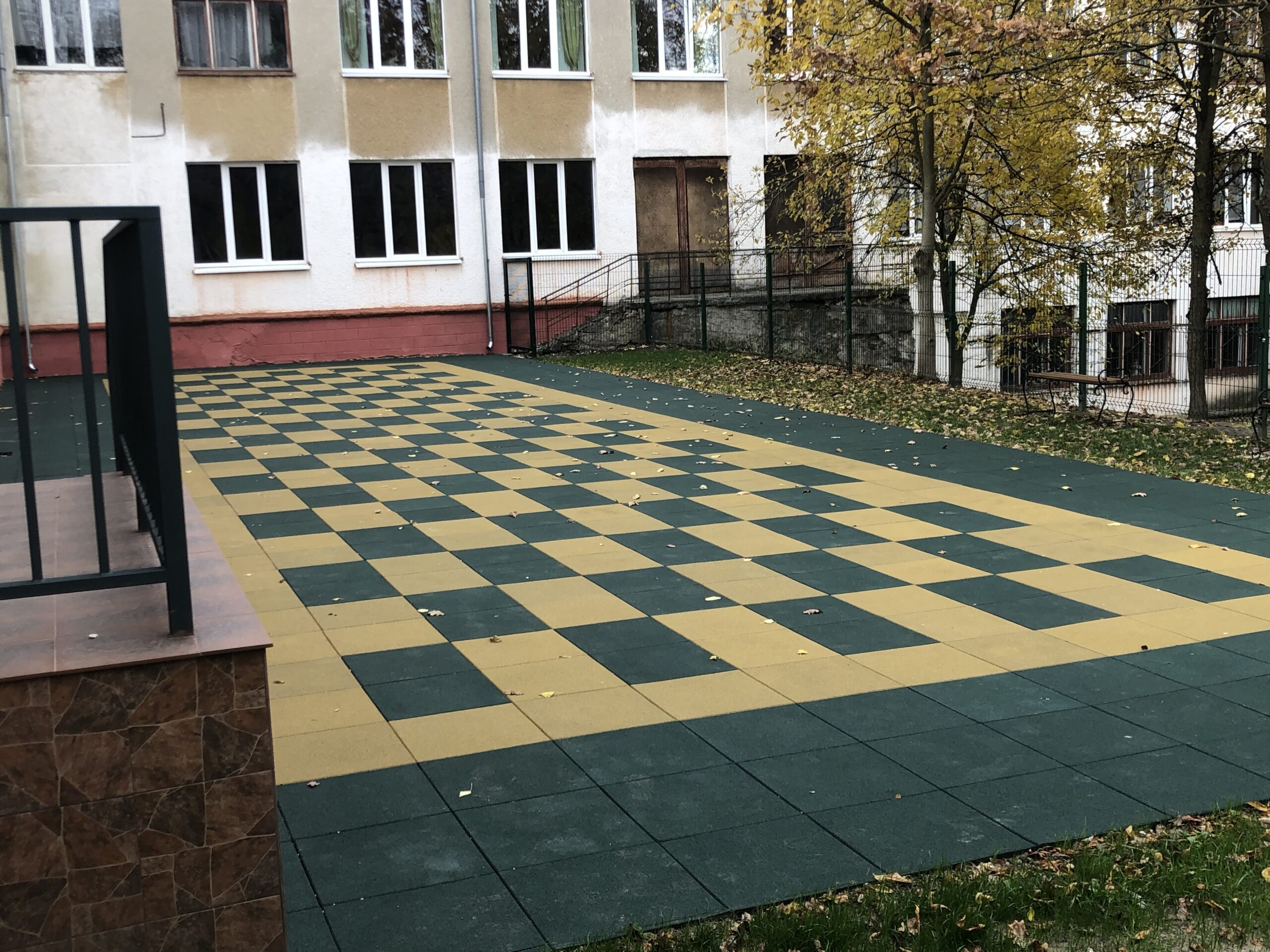 м. Тернопіль, вул. Макаренка, 1 (9 школа)